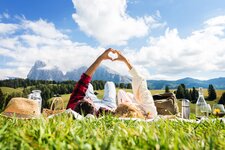 AS seiser alm picnic romantisch liebe paar